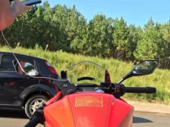 Vídeo viral expõe assédio contra motociclista em acostamento: “Tá a fim de dar uma mamada?”