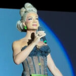 Ex-integrante do trio carioca As Baphônicas, Natasha Fierce surpreende ao cantar ópera em concurso drag do Rio