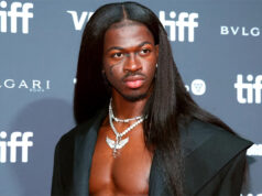 Lil Nas X relembra situação “constrangedora” em ménage e explica visão sobre relacionamentos: “Acredito na monogamia”