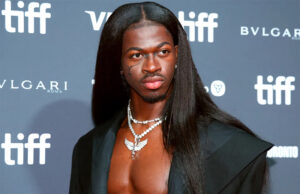 Lil Nas X relembra situação “constrangedora” em ménage e explica visão sobre relacionamentos: “Acredito na monogamia”