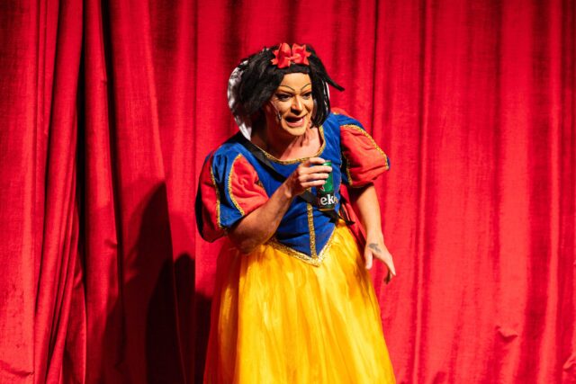 1 - Suzy Brasil como Branca de Neve em Uma Noite Horripilante - Douglas Jacó