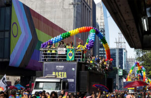 Câmara de São Paulo aprova em 1º turno projeto que pode inviabilizar a maior Parada LGBTQIAPN+ do mundo