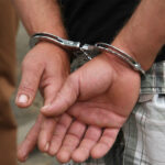Polícia da Malásia prende 51 homens após operação em suposta “festa gay” com drogas; homossexualidade é criminalizada no país
