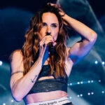 “As pessoas presumiam que eu era gay”, diz Mel C ao relembrar rumores sobre sua sexualidade ao longo da carreira