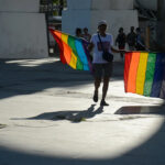 Pessoas LGBTQIA+ no Brasil enfrentam mais desemprego e informalidade do que população geral, aponta Banco Mundial