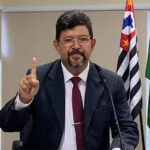 Vereador que se recusou a ler projeto LGBTQ+ escapa de condenação por homofobia e é absolvido pela Justiça de SP
