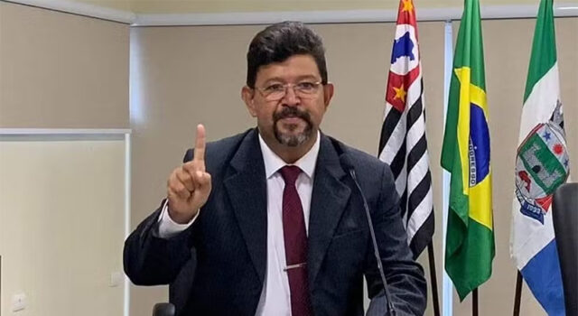 Vereador que se recusou a ler projeto LGBTQ+ escapa de condenação por homofobia e é absolvido pela Justiça de SP