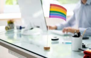 Brasil perde R$ 94 bilhões por ano com exclusão de pessoas LGBTQIAPN+ do mercado de trabalho