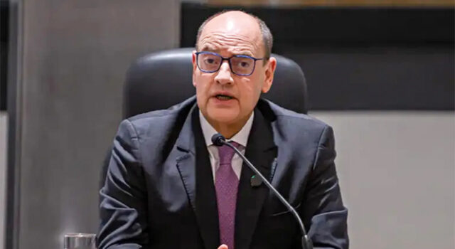 Governador em exercício veta projeto transfóbico de “terceiro banheiro” para pessoas trans e não binárias no Rio