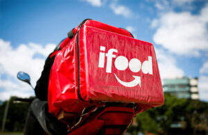 iFood é condenada a respeitar nome social de entregadora trans e pagar R$ 10 mil por danos morais