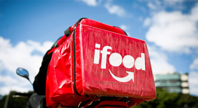 iFood é condenada a respeitar nome social de entregadora trans e pagar R$ 10 mil por danos morais