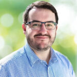 Contradição: deputado da extrema-direita australiana se declara gay e revela namorado muçulmano em discurso