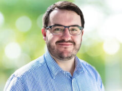 Contradição: deputado da extrema-direita australiana se declara gay e revela namorado muçulmano em discurso