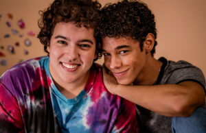Dançarino relata descaso em sessão de filme LGBTQ+ nacional em shopping do Rio: “Não aparece na programação”