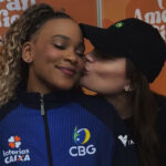 Equipe de Rebeca Andrade conquista ouro e assessoria nega namoro após clique com amiga viralizar