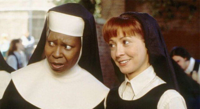 Atriz de “Mudança de Hábito” revela que interpretou seu papel como lésbica e atraída por personagem de Whoopi Goldberg
