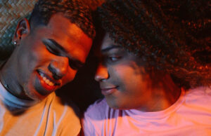 Filme sobre romance entre pessoas trans vence principal categoria do Festival Visões Periféricas, no Rio