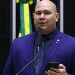 Prefeito bolsonarista de Cuiabá impede campeonato de “farmar aura” e justifica: “Não tenho ideia do que é. Eu sou hétero”