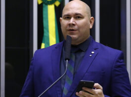 Prefeito bolsonarista de Cuiabá impede campeonato de “farmar aura” e justifica: “Não tenho ideia do que é. Eu sou hétero”