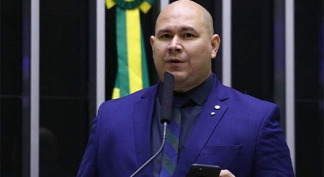 Prefeito bolsonarista de Cuiabá impede campeonato de “farmar aura” e justifica: “Não tenho ideia do que é. Eu sou hétero”