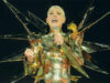 Xuxa revela inspiração em Madonna para voltar aos palcos e questiona o etarismo contra mulheres: “Pessoas amarguradas”