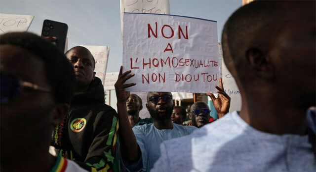 Senegal altera Constituição e passa a definir casamento apenas entre homem e mulher após votação esmagadora