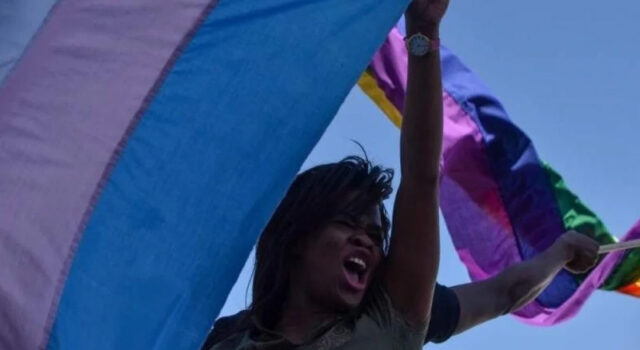 Brasil pode ter lei específica contra transfobia após avanço de projeto na Câmara dos Deputados