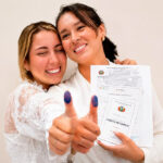 Após batalha judicial, casal de lésbicas celebra primeiro casamento civil entre pessoas do mesmo sexo na Bolívia