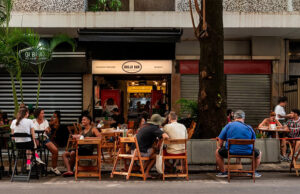 Bar lésbico na Zona Sul do Rio sofre atentado com substância desconhecida durante evento LGBTQIAP+: “Gera medo e insegurança”
