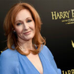 J.K. Rowling oferece apoio financeiro a quem processar sistema de saúde britânico por política para mulheres trans