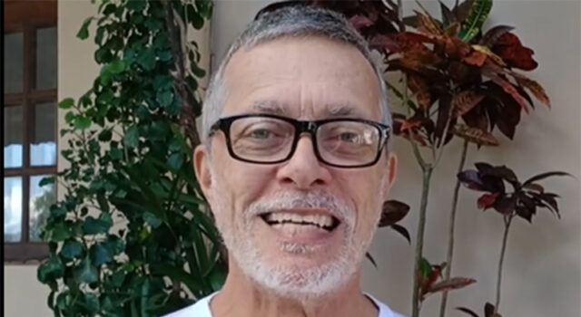 Gay de 62 anos relembra quando, aos 15, foi garoto de programa por quatro meses sem saber: “Idiotice da minha parte”