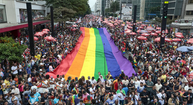 Após proibição em Sorocaba, STF é acionado para barrar restrição a menores em Paradas do Orgulho LGBTQIA+