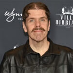 Perez Hilton faz live com episódio de automutilação, mobiliza a polícia e blogueiro acaba hospitalizado