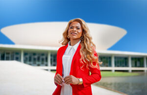 Pedagoga e drag queen, Ruth Venceremos tem candidatura a deputada federal oficializada no DF