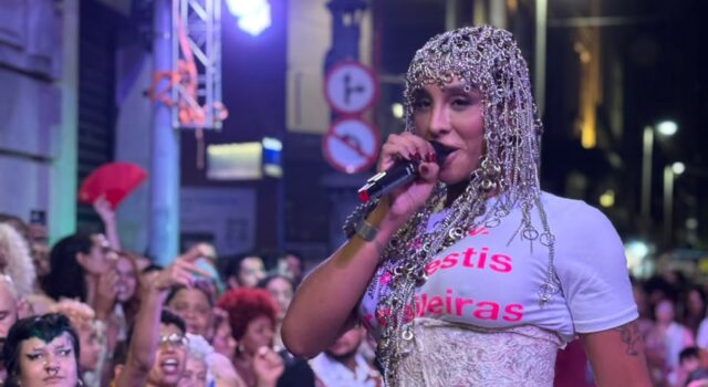 Com shows de Linn da Quebrada e Bixarte, Marcha Trans & Travesti reúne milhares no Centro do Rio