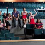 Ryan Murphy diz ter finalizado roteiro de possível reboot de “Glee” e revela reação do elenco original: “Entusiasmados com a ideia”