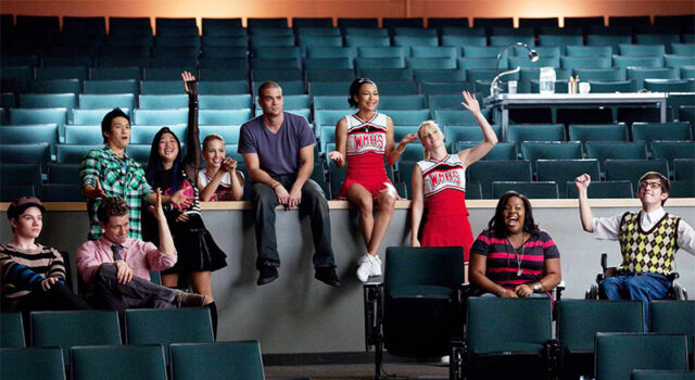 Ryan Murphy diz ter finalizado roteiro de possível reboot de “Glee” e revela reação do elenco original: “Entusiasmados com a ideia”