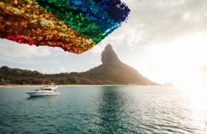 Festival Love Noronha 2026 anuncia programação com festas, música e experiências LGBTQIA+ na ilha