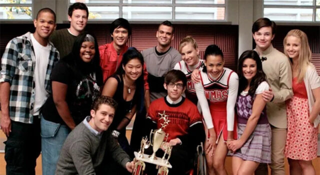 Vem aí! ‘Glee’ ganhará reboot no Disney+ e no Hulu, anuncia conta oficial da série: “Estamos de volta”
