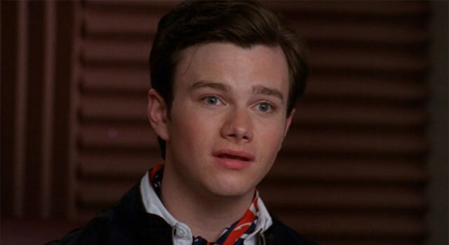 Chris Colfer reage a rumores de reboot de Glee e revela que não recebeu nenhum contato: “Quem me dera”