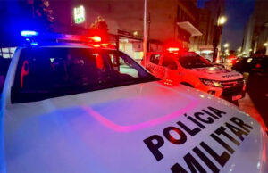 Em suposto surto, homem morde e arranca parte da orelha de médico e morre após ser contido pela PM em SP