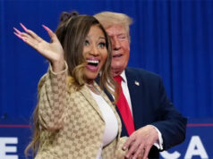 Nicki Minaj volta a atacar direitos de jovens trans em comício ao lado de Donald Trump: “Não queremos isso para nossos filhos”